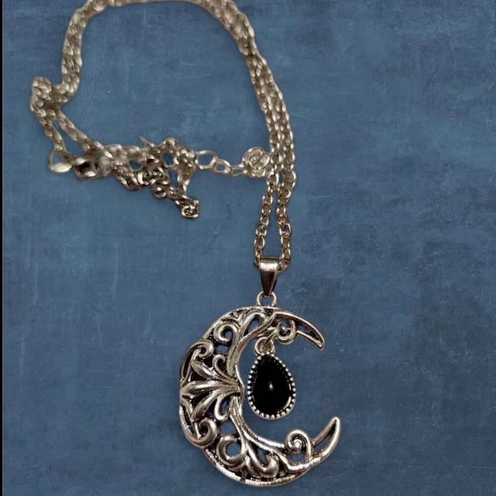 ꧁ᬊᬁ whimsigoth silver moon necklace ᬊ᭄꧂ - Picture 6 of 7
